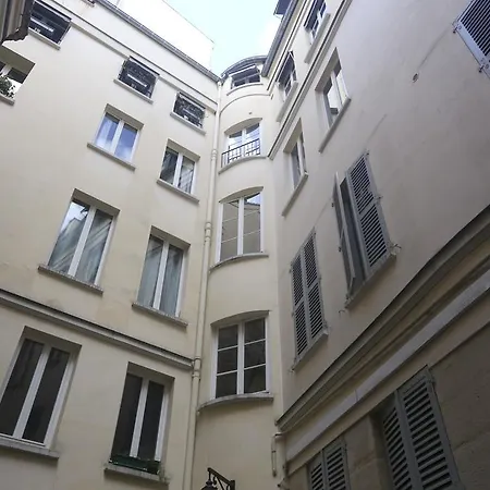 Lovely And Typical 1 Bedroom Paříž